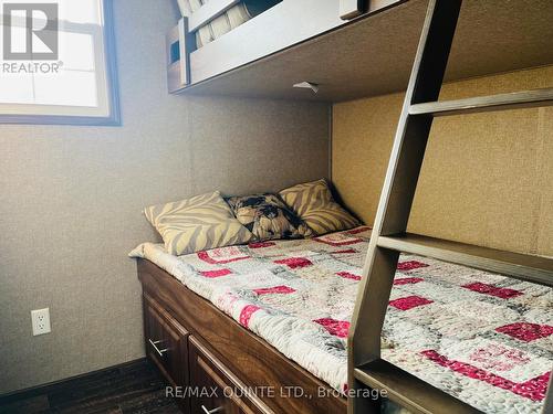8 Cricket Ln - 486 County Road 18, Prince Edward County (Athol Ward), ON - Indoor Photo Showing Bedroom