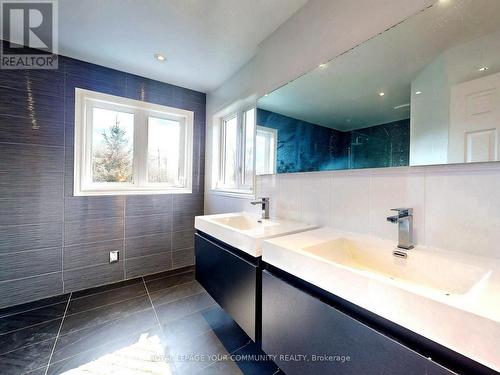 12 Bilberry Crescent, Richmond Hill, ON - Indoor Photo Showing Bathroom