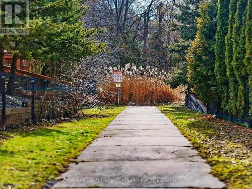 12 Bilberry Crescent, Richmond Hill, ON - Outdoor