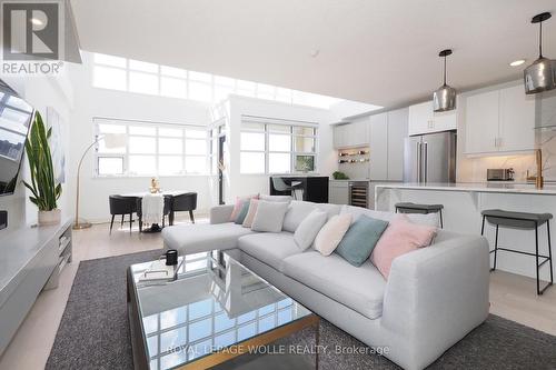 710 - 112 Benton Street, Waterloo, ON - Indoor Photo Showing Living Room