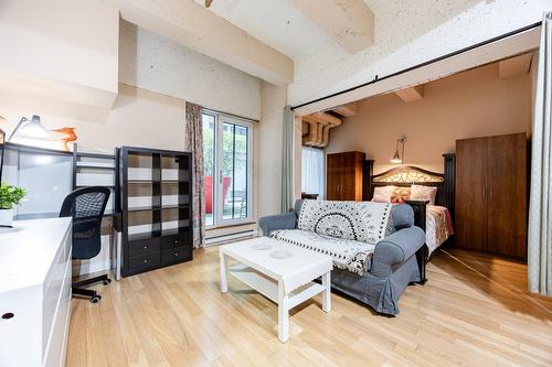 Salon - 119-1200 Rue St-Alexandre, Montréal (Ville-Marie), QC - Indoor Photo Showing Living Room