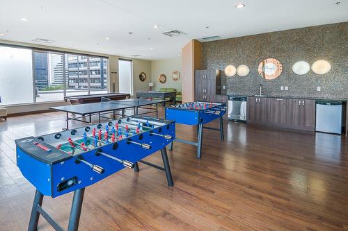 Salle de jeux - 119-1200 Rue St-Alexandre, Montréal (Ville-Marie), QC - Indoor