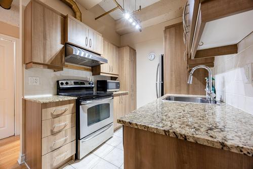 Cuisine - 119-1200 Rue St-Alexandre, Montréal (Ville-Marie), QC - Indoor Photo Showing Kitchen