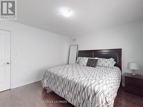 2029 Webster Boulevard, Innisfil, ON - Indoor Photo Showing Bedroom