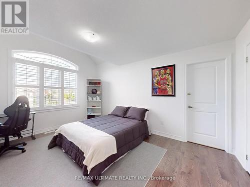 2029 Webster Boulevard, Innisfil, ON - Indoor Photo Showing Bedroom