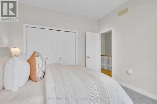 12 - 800 Commissioners Road W, London South (South L), ON - Indoor Photo Showing Bedroom