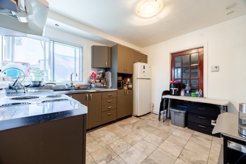 Kitchen - 5350  - 5352 Av. Bourret, Montréal (Côte-Des-Neiges/Notre-Dame-De-Grâce), QC - Indoor Photo Showing Kitchen With Double Sink