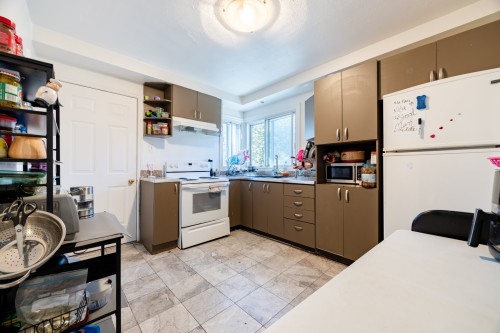 Kitchen - 5350  - 5352 Av. Bourret, Montréal (Côte-Des-Neiges/Notre-Dame-De-Grâce), QC - Indoor Photo Showing Kitchen With Double Sink