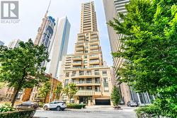 2701 - 35 HAYDEN STREET  Toronto, ON M4Y 3C3