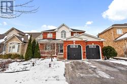 574 CLEARSKY AVENUE  Oshawa, ON L1K 2P7