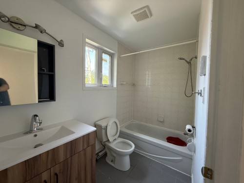 Bathroom - 6801  - 6807 Rue Hadley, Montréal (Le Sud-Ouest), QC - Indoor Photo Showing Bathroom