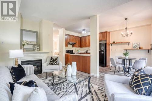 51 - 100 Elgin Mills Road W, Richmond Hill, ON - Indoor Photo Showing Living Room With Fireplace
