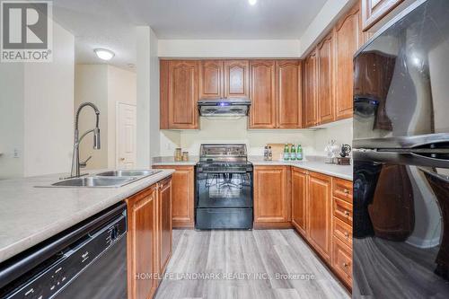 51 - 100 Elgin Mills Road W, Richmond Hill, ON - Indoor Photo Showing Kitchen With Double Sink