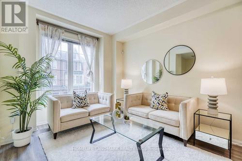 51 - 100 Elgin Mills Road W, Richmond Hill, ON - Indoor Photo Showing Living Room