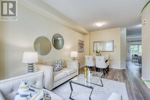 51 - 100 Elgin Mills Road W, Richmond Hill, ON - Indoor Photo Showing Living Room