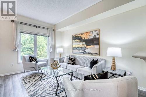 51 - 100 Elgin Mills Road W, Richmond Hill, ON - Indoor Photo Showing Living Room