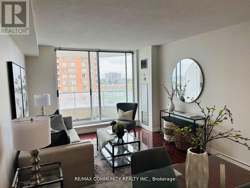 1110 - 430 Mclevin Avenue, Toronto, ON - Indoor Photo Showing Living Room
