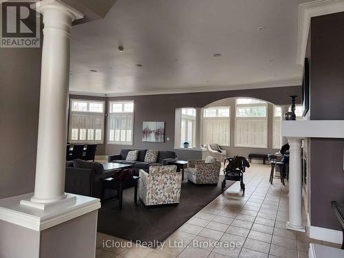 306 - 1450 Bishops Gate, Oakville, ON - Indoor