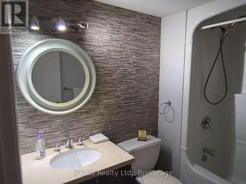 306 - 1450 Bishops Gate, Oakville, ON - Indoor Photo Showing Bathroom