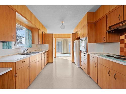 1 14458 Marine Drive, White Rock, BC - Indoor Photo Showing Kitchen With Double Sink