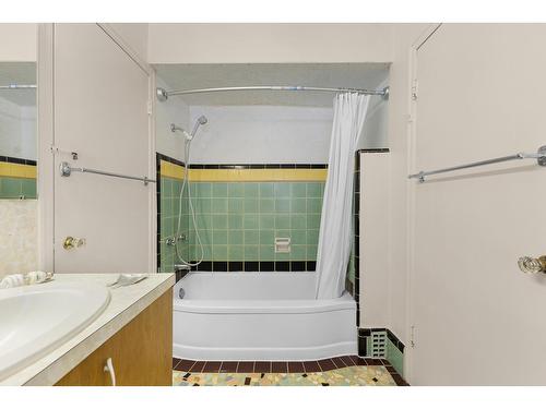 14458 Marine Drive, White Rock, BC - Indoor Photo Showing Bathroom
