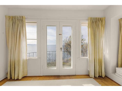 14458 Marine Drive, White Rock, BC - Indoor Photo Showing Other Room