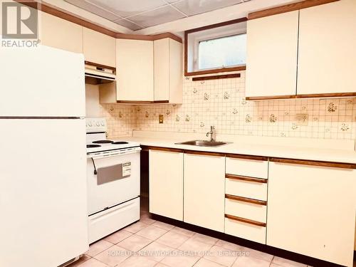 133 Budea Crescent, Toronto, ON - Indoor Photo Showing Kitchen