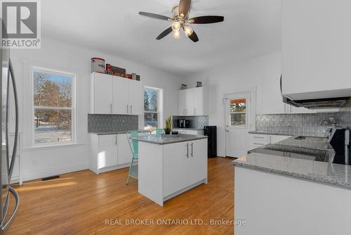 1002 Cowbell Lane N, Gravenhurst, ON - Indoor Photo Showing Kitchen