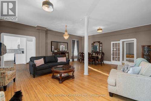 1002 Cowbell Lane N, Gravenhurst, ON - Indoor Photo Showing Living Room