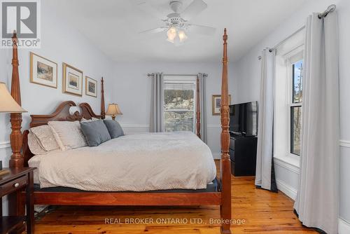 1002 Cowbell Lane N, Gravenhurst, ON - Indoor Photo Showing Bedroom