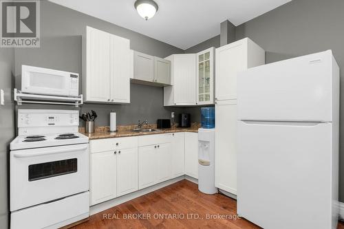 1002 Cowbell Lane N, Gravenhurst, ON - Indoor Photo Showing Kitchen