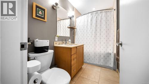 1716 Bay St, Victoria, BC - Indoor Photo Showing Bathroom