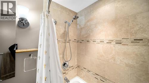 1716 Bay St, Victoria, BC - Indoor Photo Showing Bathroom