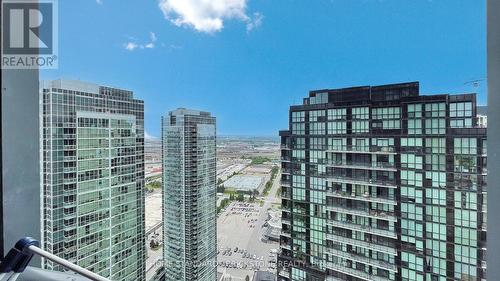 3501 - 2920 Highway 7 Road W, Vaughan, ON - Outdoor With Facade