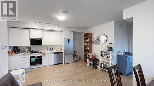 3501 - 2920 Highway 7 Road W, Vaughan, ON - Indoor Photo Showing Kitchen