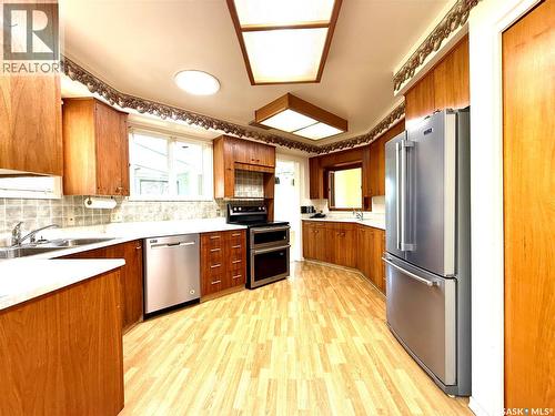 7 Driftwood Crescent, Yorkton, SK - Indoor Photo Showing Kitchen With Double Sink
