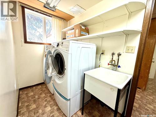 7 Driftwood Crescent, Yorkton, SK - Indoor Photo Showing Laundry Room