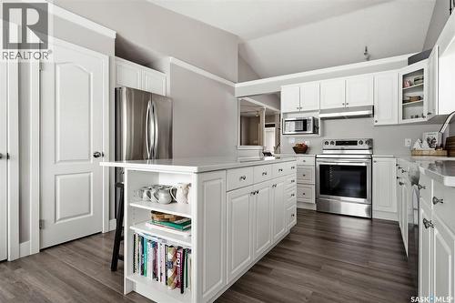 30 Cottonwood Place, Lumsden, SK - Indoor Photo Showing Kitchen
