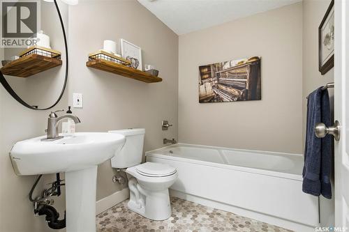 30 Cottonwood Place, Lumsden, SK - Indoor Photo Showing Bathroom
