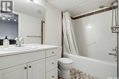 30 Cottonwood Place, Lumsden, SK - Indoor Photo Showing Bathroom