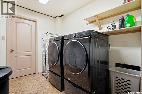 30 Cottonwood Place, Lumsden, SK - Indoor Photo Showing Laundry Room