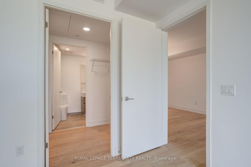 301-200 Keewatin Avenue, Toronto, ON - Indoor Photo Showing Other Room