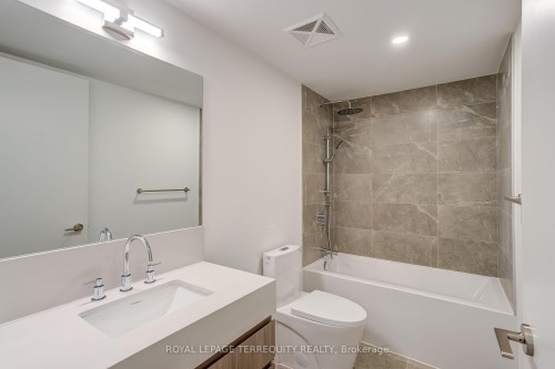 301-200 Keewatin Avenue, Toronto, ON - Indoor Photo Showing Bathroom