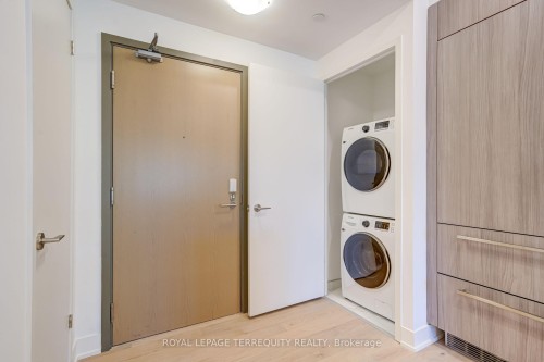 301-200 Keewatin Avenue, Toronto, ON - Indoor Photo Showing Laundry Room