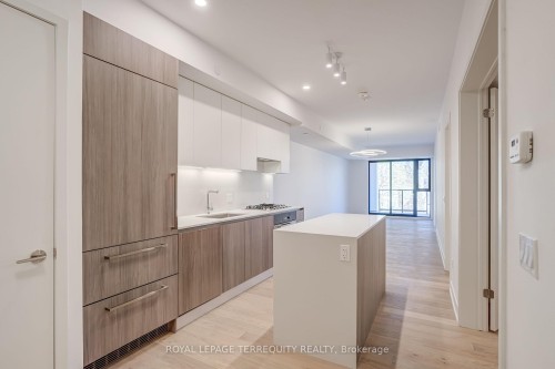 301-200 Keewatin Avenue, Toronto, ON - Indoor Photo Showing Kitchen