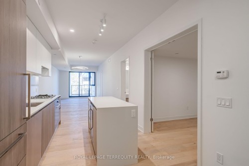 301-200 Keewatin Avenue, Toronto, ON - Indoor Photo Showing Other Room