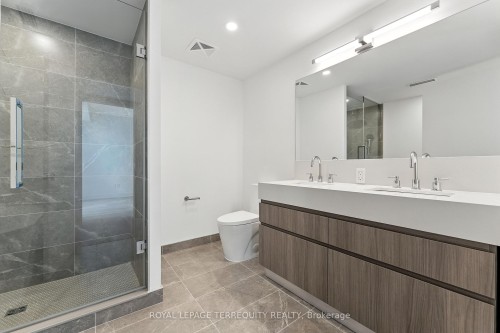 Ph05-200 Keewatin Avenue, Toronto, ON - Indoor Photo Showing Bathroom