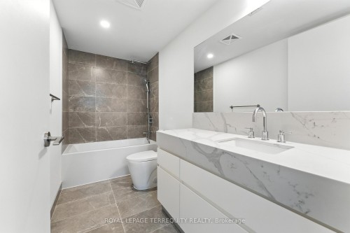 Ph05-200 Keewatin Avenue, Toronto, ON - Indoor Photo Showing Bathroom