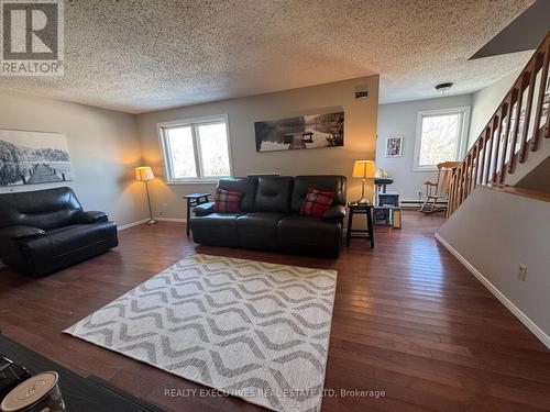 3 - 315 Mullett Street, Carleton Place, ON - Indoor Photo Showing Living Room
