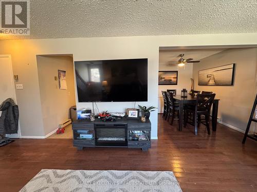 3 - 315 Mullett Street, Carleton Place, ON - Indoor Photo Showing Living Room